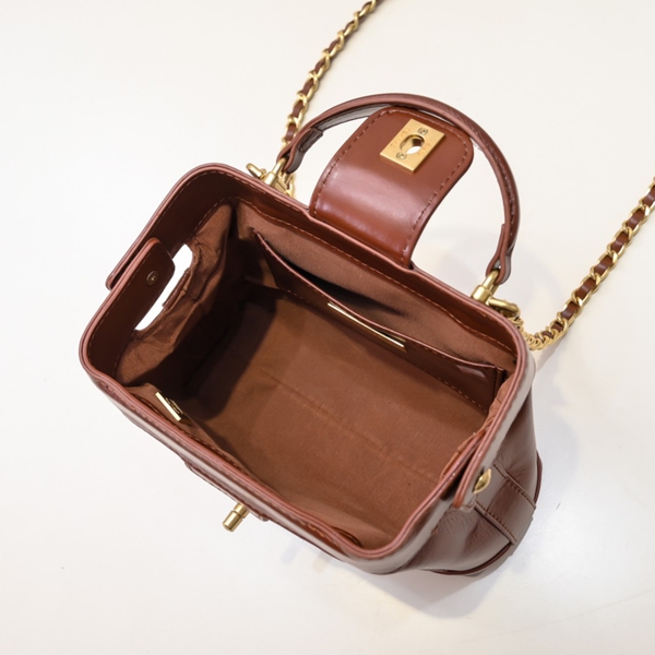 シャネルバッグ角部分ディテール